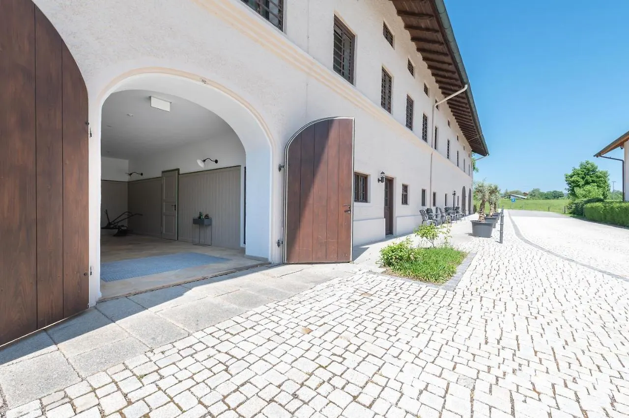Hotel Landhotel Alte Zollstation- Historical Building Pittenhart