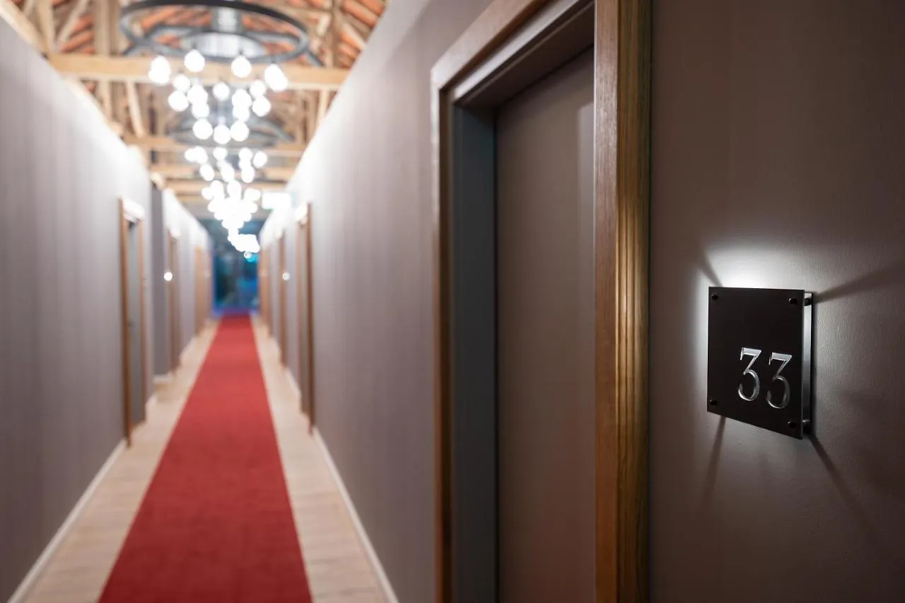 Hotel Landhotel Alte Zollstation- Historical Building Pittenhart