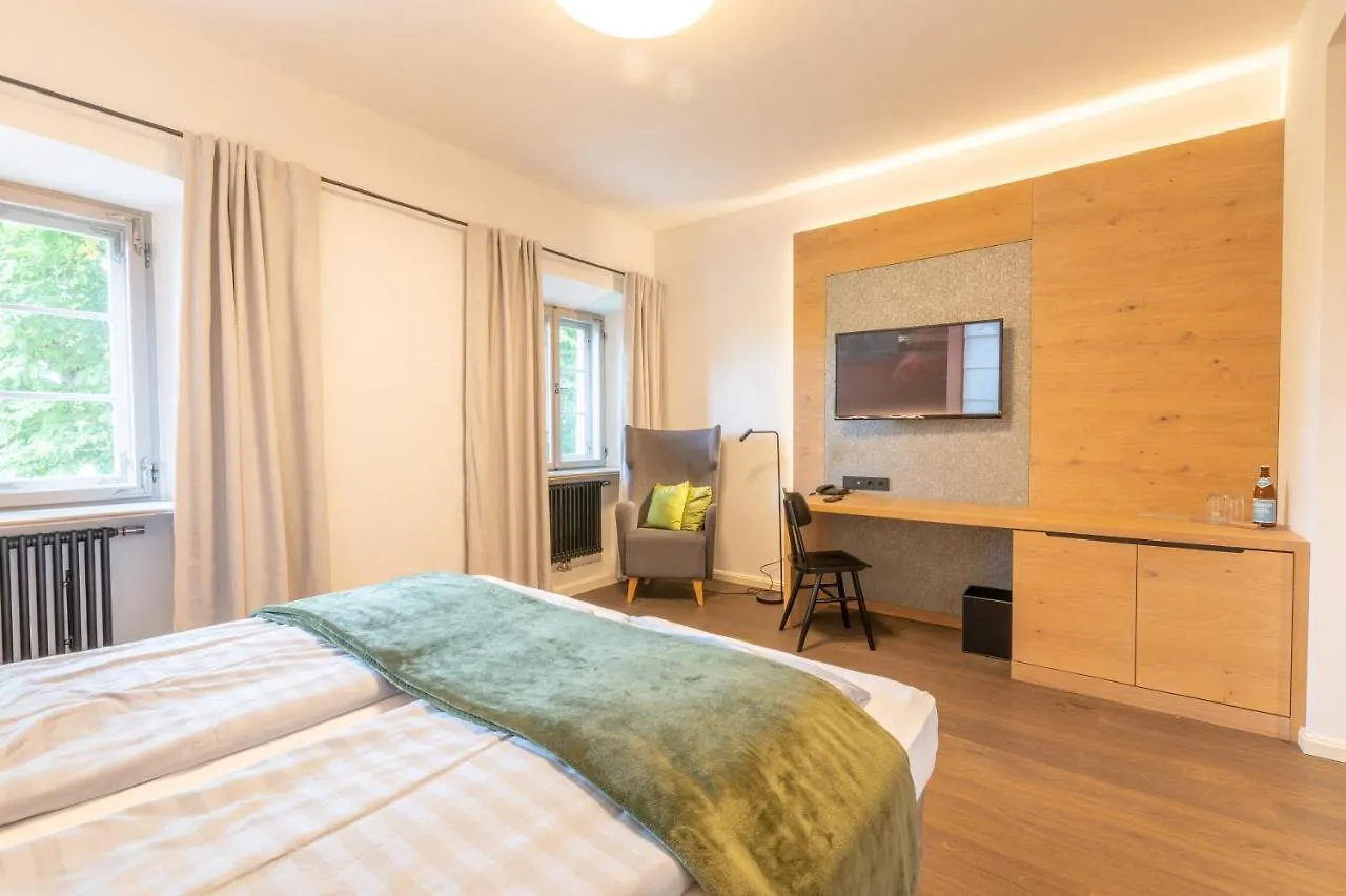 Hotel Landhotel Alte Zollstation- Historical Building Pittenhart